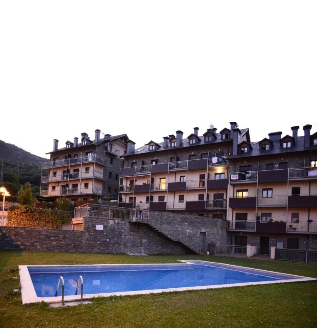 Apartaments Sort Pirineus Dış mekan fotoğraf